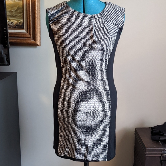 Loft Back and White Business Casual Dress - SP - Picture 2 of 10